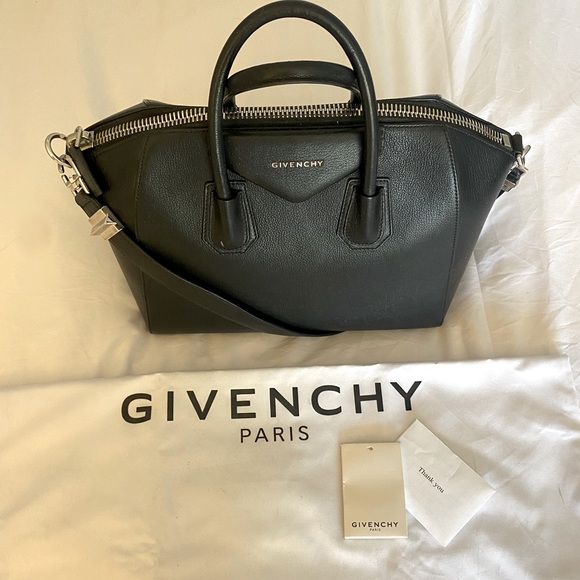 Givenchy Medium Antigona  Bag in grained leather - Picture 3 of 8